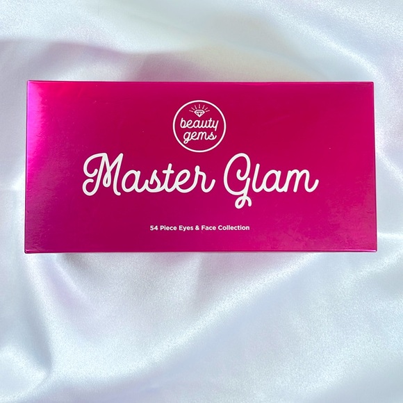 NWT Ulta Beauty “beauty gems” Master Glam 54 Piece Eyes & Face Collection
